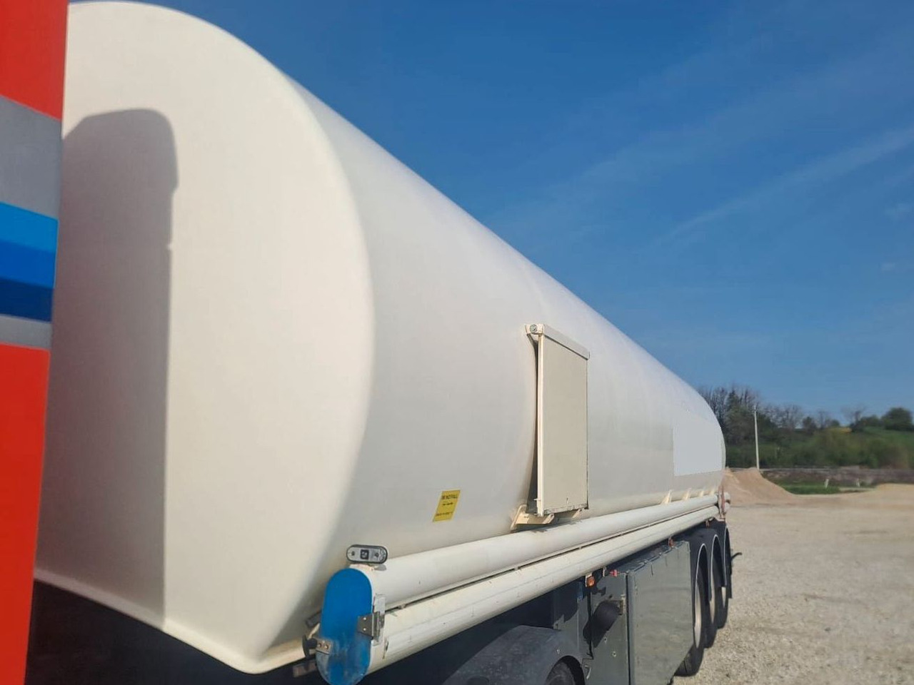 Schrader ADR, Treibstoff Diesel/Benzin, 4 Kammern, Sening Schrader ADR, Treibstoff Diesel/Benzin, 4 Kammern, Sening - Semirreboque tanque: foto 2 Schrader ADR, Treibstoff Diesel/Benzin, 4 Kammern, Sening Schrader ADR, Treibstoff Diesel/Benzin, 4 Kammern, Sening - Semirreboque tanque: foto 2