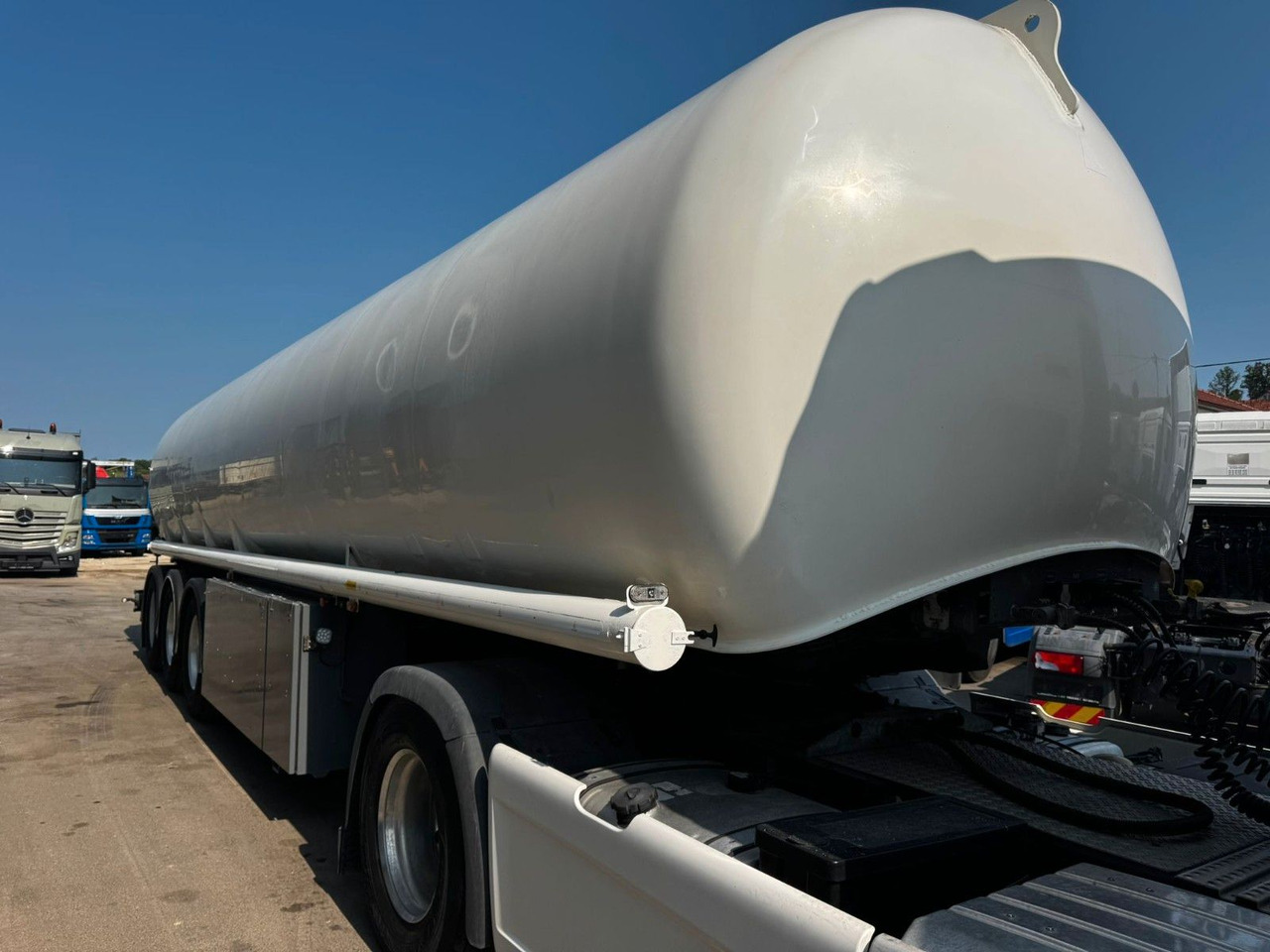 Schrader Treibstoff Diesel/Benzin, 4 Kammern, Sening - Semirreboque tanque: foto 2 Schrader Treibstoff Diesel/Benzin, 4 Kammern, Sening - Semirreboque tanque: foto 2