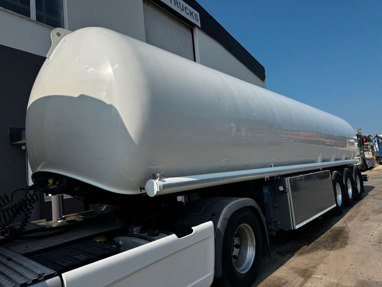 Schrader Treibstoff Diesel/Benzin, 4 Kammern, Sening - Semirreboque tanque: foto 1 Schrader Treibstoff Diesel/Benzin, 4 Kammern, Sening - Semirreboque tanque: foto 1