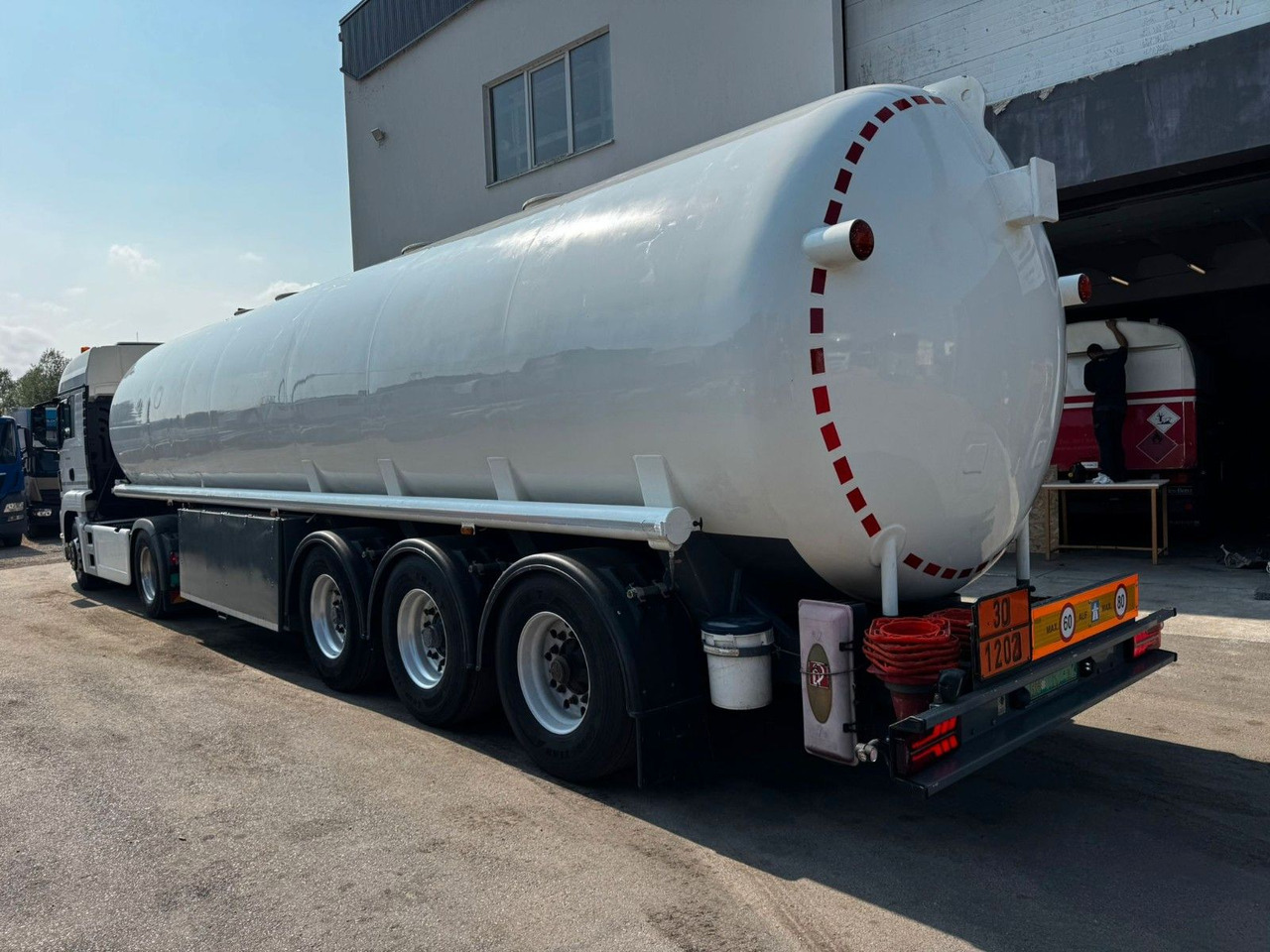 Schrader Treibstoff Diesel/Benzin, 4 Kammern, Sening - Semirreboque tanque: foto 4 Schrader Treibstoff Diesel/Benzin, 4 Kammern, Sening - Semirreboque tanque: foto 4