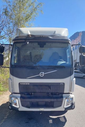 Volvo FL280 4x2, E6, Wohnwagen + 2 Pferdeplaetze Volvo FL280 4x2, E6, 7.40m Chassis, Fahrgestell - Camião de transporte de cavalos: foto 2 Volvo FL280 4x2, E6, Wohnwagen + 2 Pferdeplaetze Volvo FL280 4x2, E6, 7.40m Chassis, Fahrgestell - Camião de transporte de cavalos: foto 2