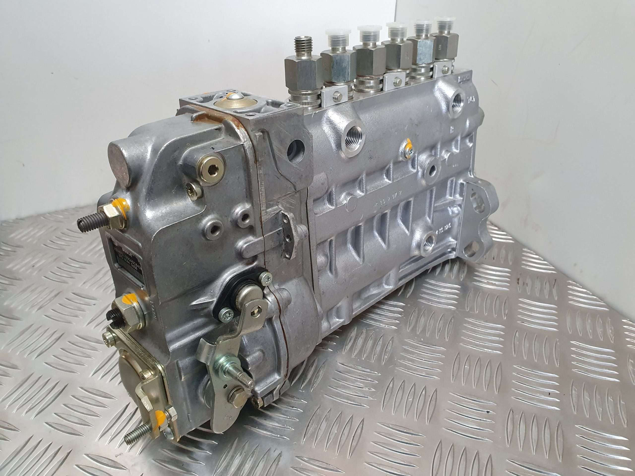 Cummins 6BT injection pump 17/913900 3830160 - Motor e peças por Máquina de construção: foto 3 Cummins 6BT injection pump 17/913900 3830160 - Motor e peças por Máquina de construção: foto 3