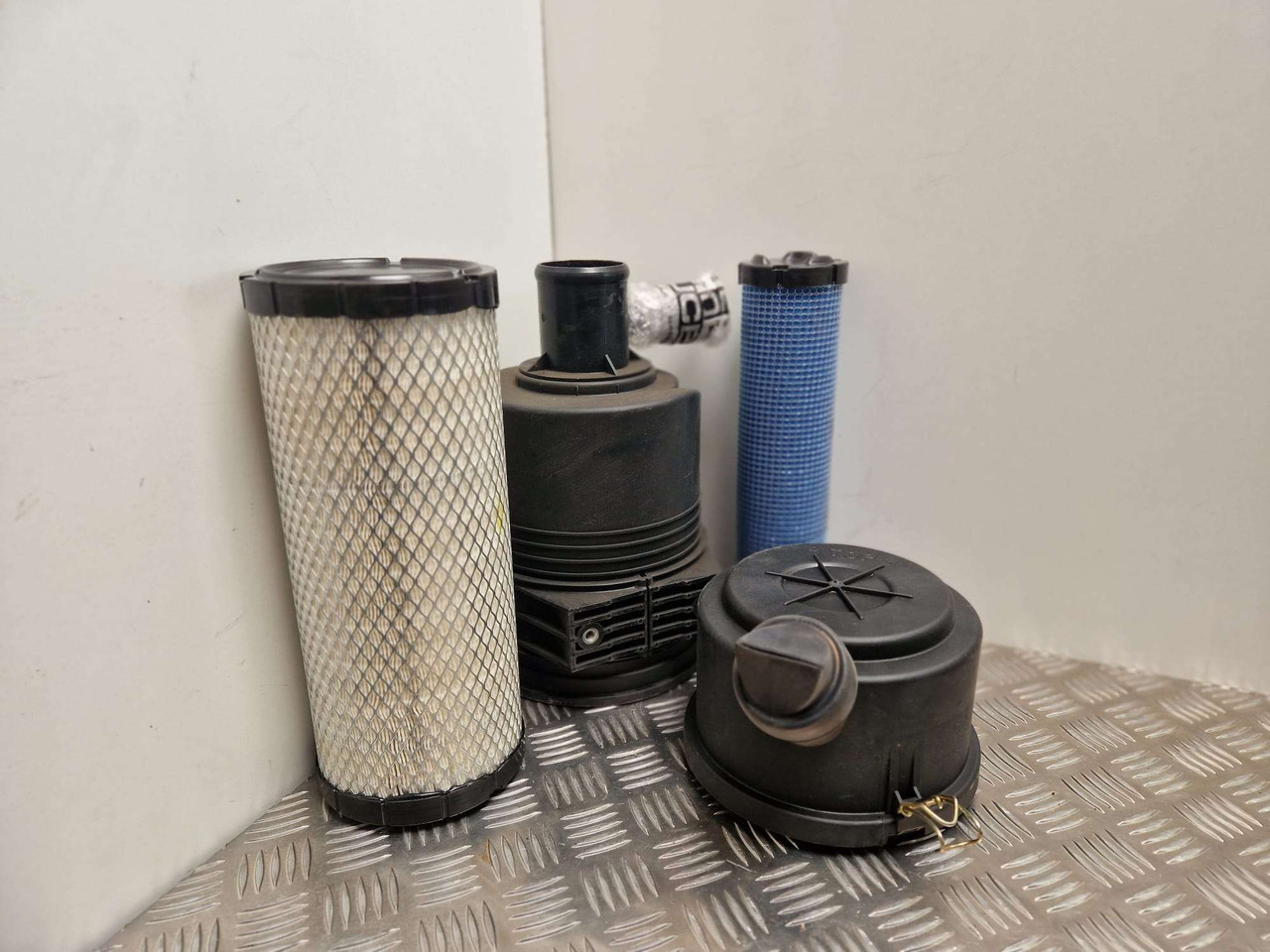 Donaldson air filter assembly JCB - Motor e peças por Máquina de construção: foto 1 Donaldson air filter assembly JCB - Motor e peças por Máquina de construção: foto 1