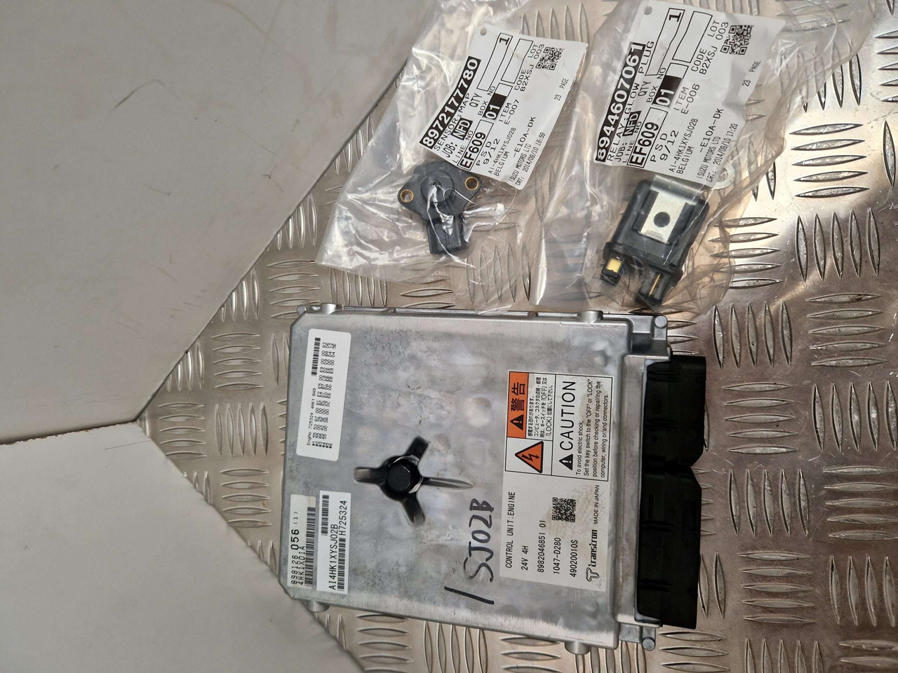 ISUZU ECU 4HK1 XYSJ02B 24V H725324 - Motor e peças por Máquina de construção: foto 1 ISUZU ECU 4HK1 XYSJ02B 24V H725324 - Motor e peças por Máquina de construção: foto 1