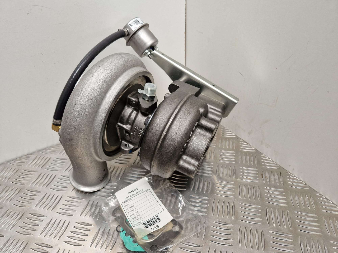 Iveco Generator Turbocharger Holset 4043994 - Motor e peças por Máquina de construção: foto 3 Iveco Generator Turbocharger Holset 4043994 - Motor e peças por Máquina de construção: foto 3