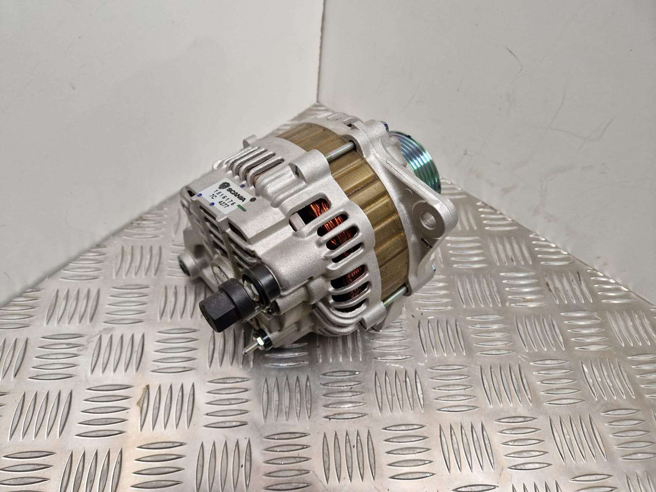 Scania Alternator 1516176 1774592 - Motor e peças por Máquina de construção: foto 1 Scania Alternator 1516176 1774592 - Motor e peças por Máquina de construção: foto 1