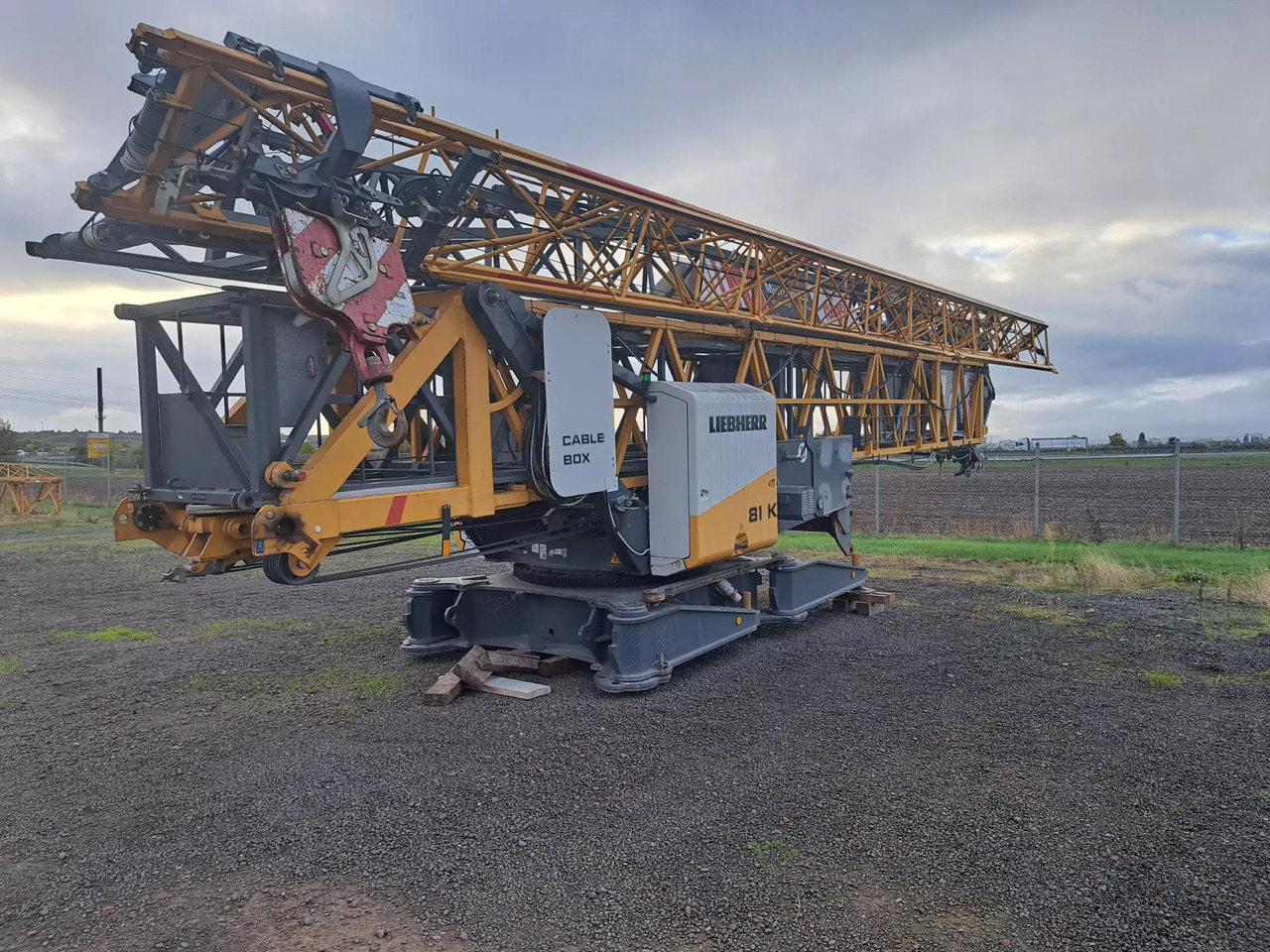 2013 Liebherr 81 K - Grua automontante: foto 1 2013 Liebherr 81 K - Grua automontante: foto 1