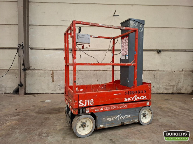 Skyjack SJ16 - Plataforma de mastro vertical: foto 1 Skyjack SJ16 - Plataforma de mastro vertical: foto 1