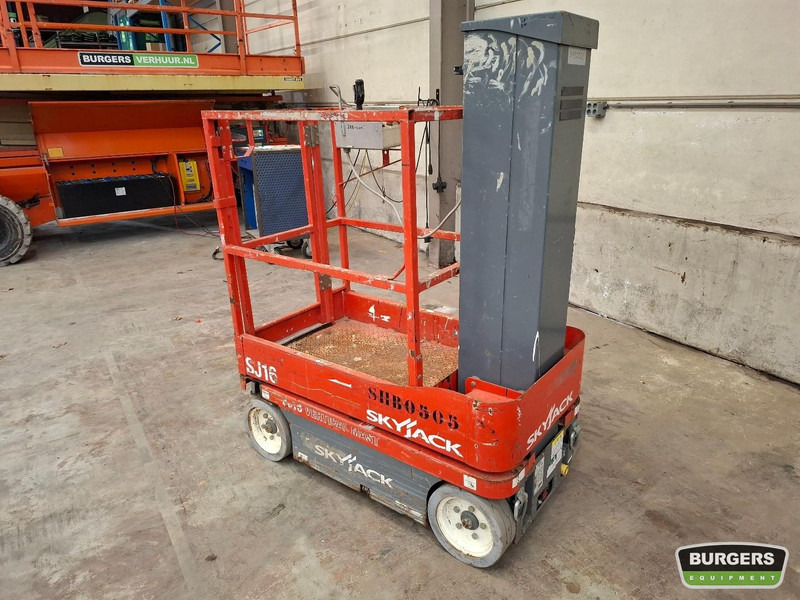 Skyjack SJ16 - Plataforma de mastro vertical: foto 5 Skyjack SJ16 - Plataforma de mastro vertical: foto 5