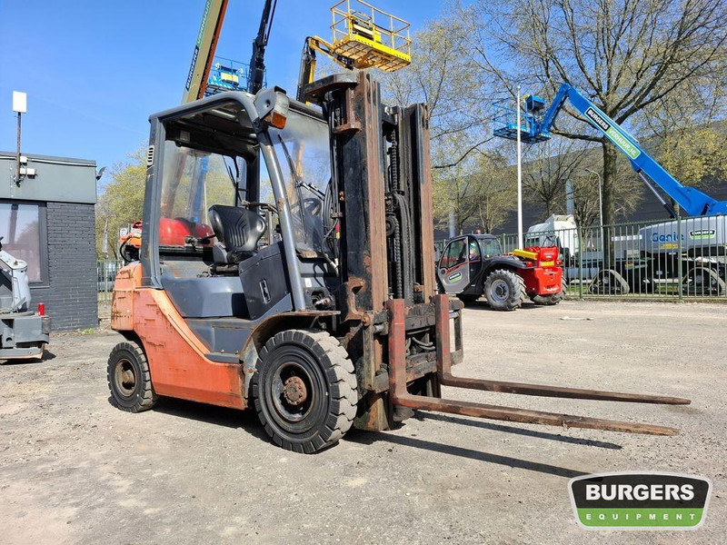 Toyota 02-8FGF20 - Empilhadeira a gás: foto 2 Toyota 02-8FGF20 - Empilhadeira a gás: foto 2