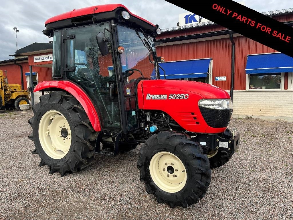 Branson 5025 C Dismantled. Only spare parts - Trator: foto 1 Branson 5025 C Dismantled. Only spare parts - Trator: foto 1