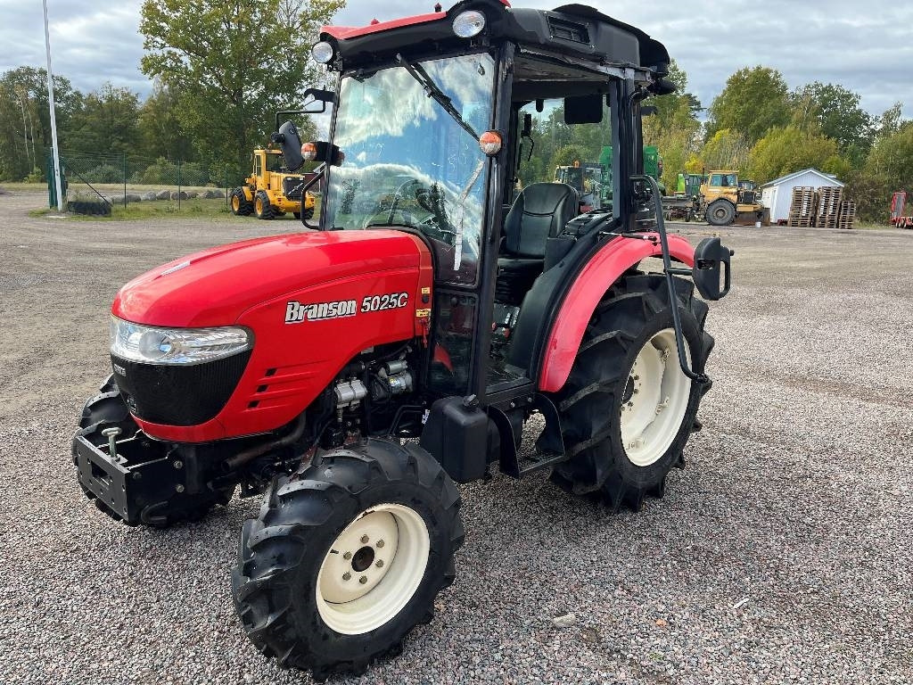 Branson 5025 C Dismantled. Only spare parts - Trator: foto 4 Branson 5025 C Dismantled. Only spare parts - Trator: foto 4