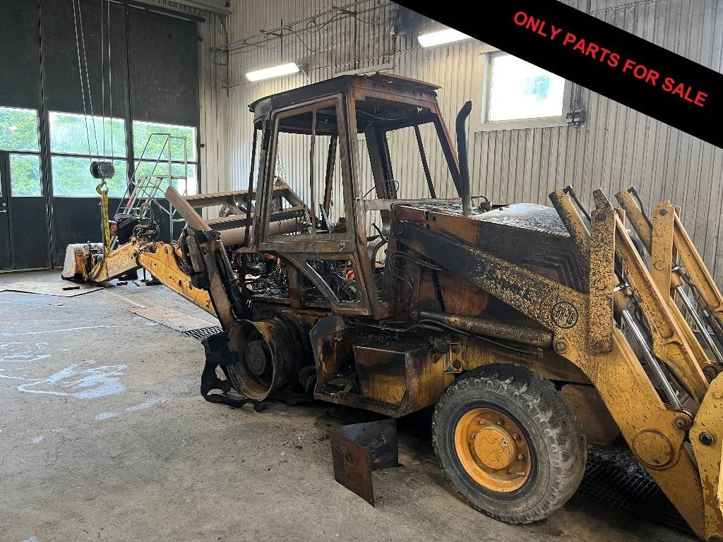 Case 580 Super L Dismantled. Only spare parts - Retroescavadeira: foto 1 Case 580 Super L Dismantled. Only spare parts - Retroescavadeira: foto 1