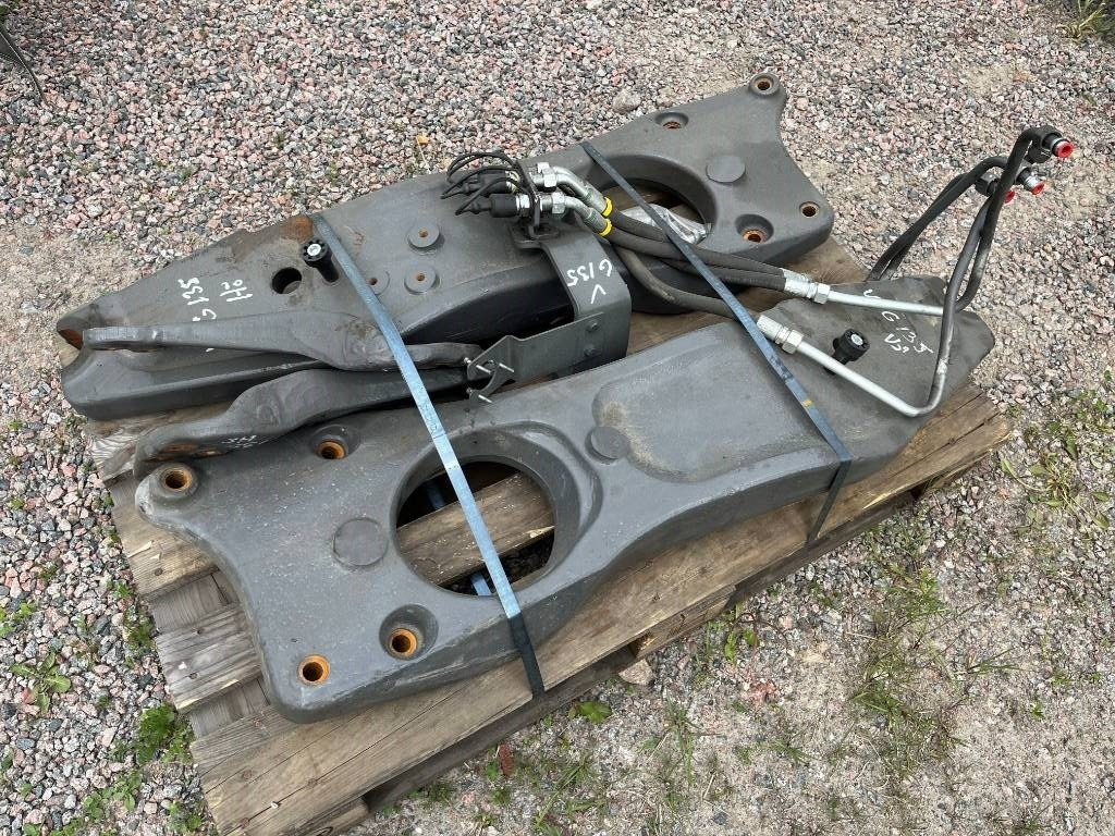 Lastarfäste Quicke Ålö till Valtra G135 - Acoplamento rápido: foto 2 Lastarfäste Quicke Ålö till Valtra G135 - Acoplamento rápido: foto 2