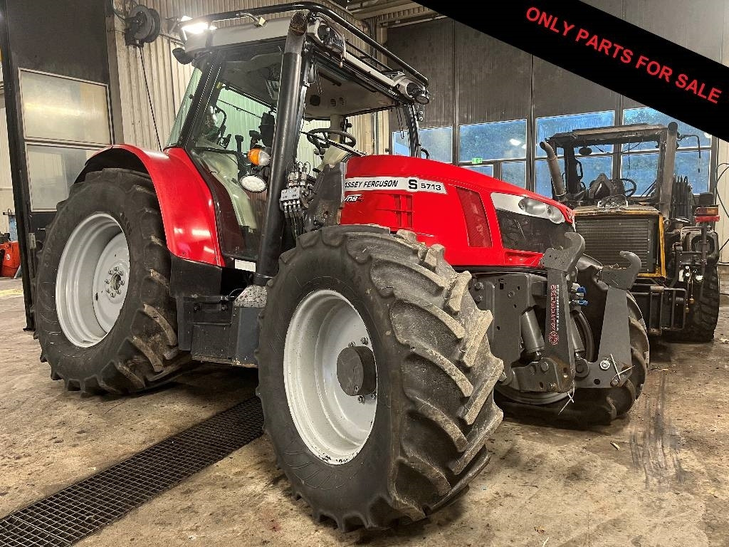 Massey Ferguson 5713 Dismantled: only spare parts - Trator: foto 1 Massey Ferguson 5713 Dismantled: only spare parts - Trator: foto 1