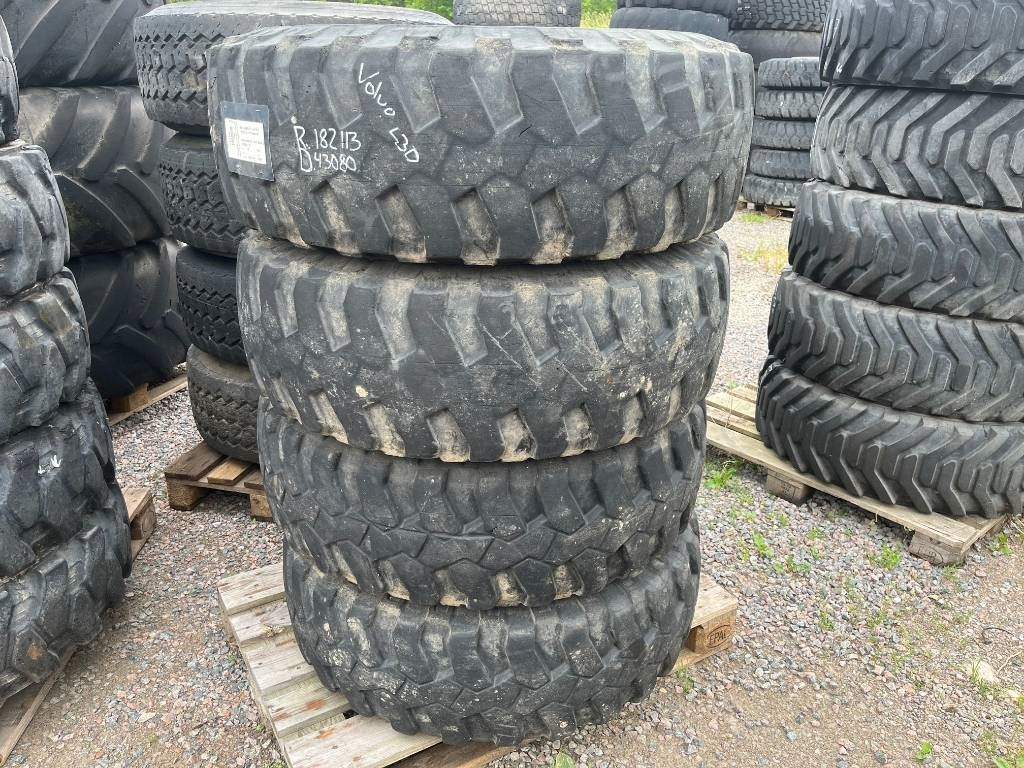 Michelin 335/80-20 till Volvo L30 Zettelmeyer - Pneu por Máquina de construção: foto 1 Michelin 335/80-20 till Volvo L30 Zettelmeyer - Pneu por Máquina de construção: foto 1