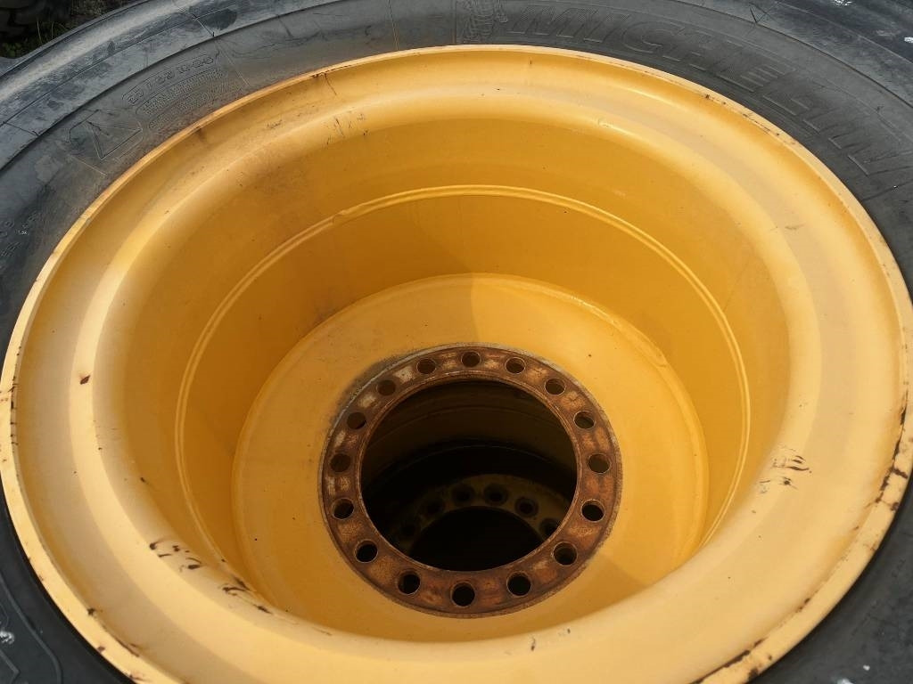 Michelin 650/65R25 Volvo L90 E , F , G , H - Roda completa: foto 5 Michelin 650/65R25 Volvo L90 E , F , G , H - Roda completa: foto 5