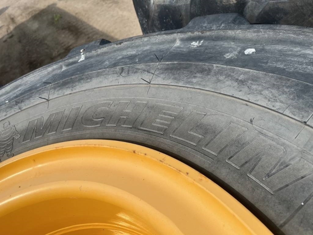Michelin 650/65R25 Volvo L90 E , F , G , H - Roda completa: foto 4 Michelin 650/65R25 Volvo L90 E , F , G , H - Roda completa: foto 4