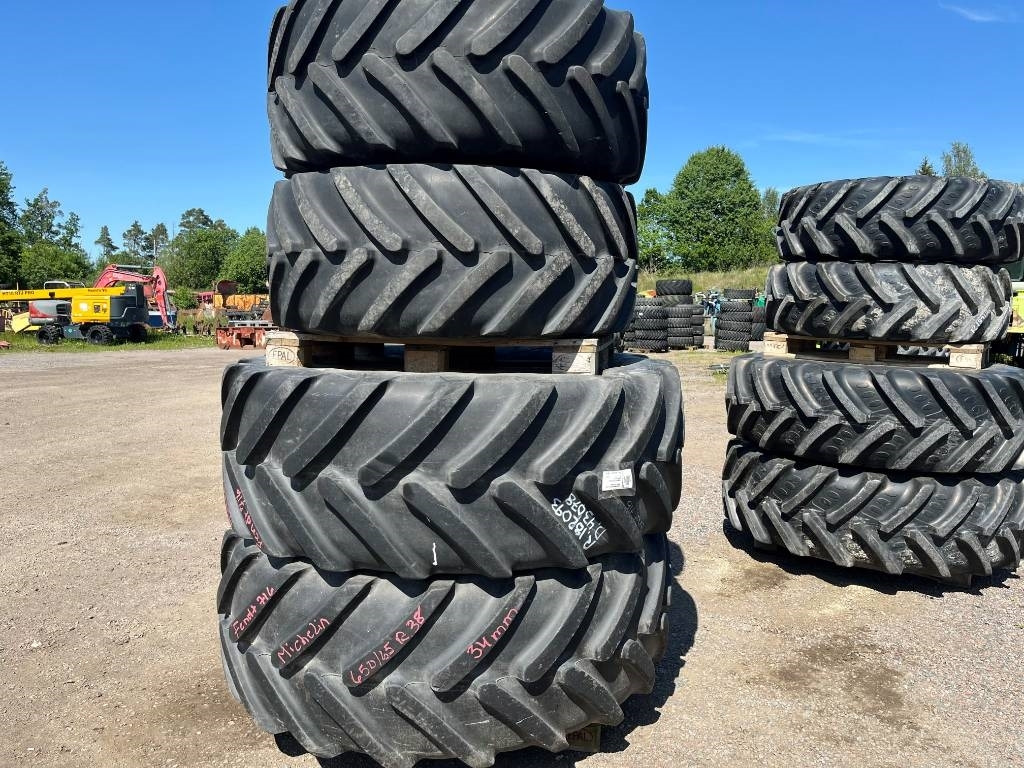 Michelin 650/65R38 540/65R28 till Fendt 716 - Pneu por Máquina agrícola: foto 1 Michelin 650/65R38 540/65R28 till Fendt 716 - Pneu por Máquina agrícola: foto 1