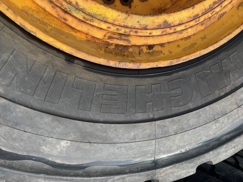 Michelin 800/65R29 XLD Volvo L150 L180 - Roda completa: foto 3 Michelin 800/65R29 XLD Volvo L150 L180 - Roda completa: foto 3