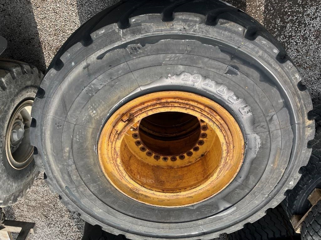 Michelin 800/65R29 XLD Volvo L150 L180 - Roda completa: foto 5 Michelin 800/65R29 XLD Volvo L150 L180 - Roda completa: foto 5