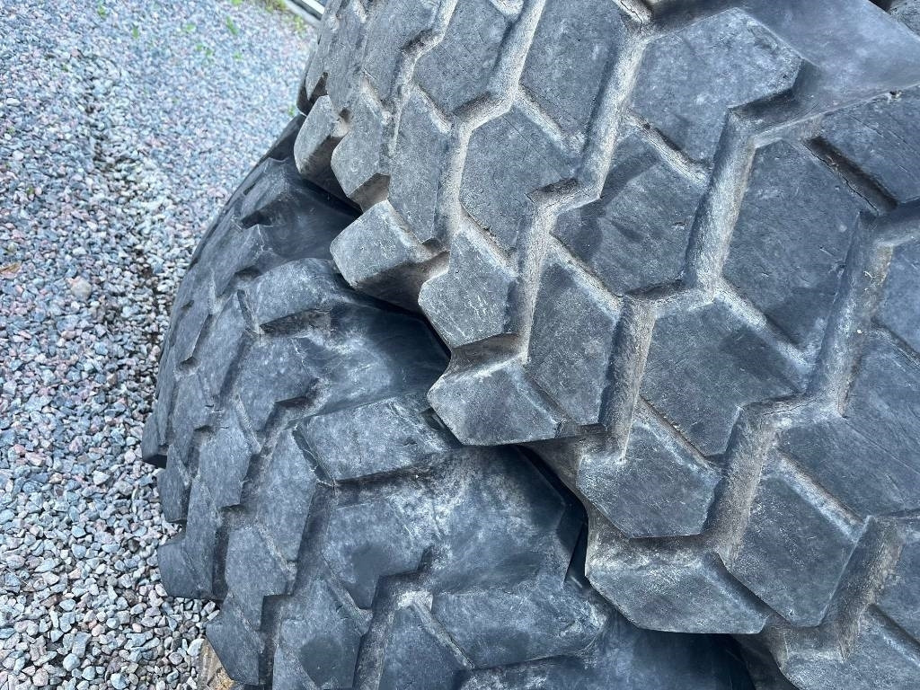 Nokian 18,4-34 14,9-24 till Volvo Bm 840 841 - Pneu por Máquina de construção: foto 3 Nokian 18,4-34 14,9-24 till Volvo Bm 840 841 - Pneu por Máquina de construção: foto 3