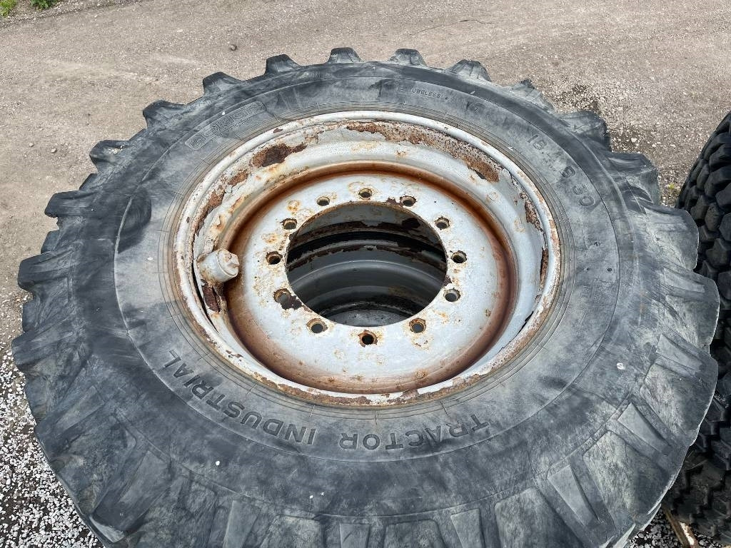 Nokian Industrial 18,4 B 30 Huddig 860 D  - Roda completa: foto 3 Nokian Industrial 18,4 B 30 Huddig 860 D  - Roda completa: foto 3