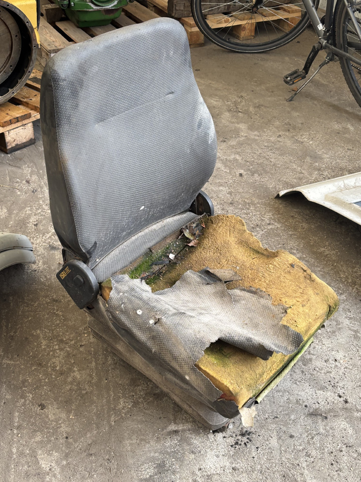 Dieci 185 - Ładowarka Teleskopowa - Fotel Kierowcy Siedzenie - Banco por Empilhador telescópico: foto 1 Dieci 185 - Ładowarka Teleskopowa - Fotel Kierowcy Siedzenie - Banco por Empilhador telescópico: foto 1