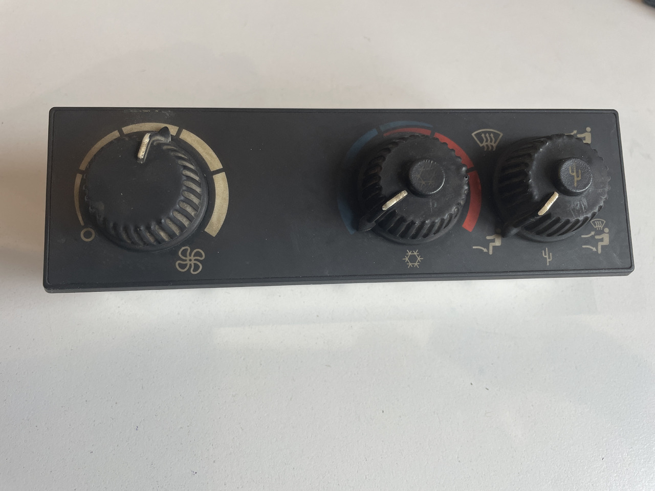 John Deere 6x30 7x30 - sterownik panel klimatyzacji AL177051 AL200050 - Cabine e interior por Máquina agrícola: foto 1 John Deere 6x30 7x30 - sterownik panel klimatyzacji AL177051 AL200050 - Cabine e interior por Máquina agrícola: foto 1