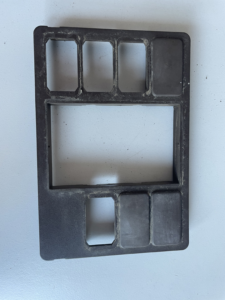 John Deere - płytka osłona wyświetlacza L113568 - Cabine e interior por Máquina agrícola: foto 1 John Deere - płytka osłona wyświetlacza L113568 - Cabine e interior por Máquina agrícola: foto 1