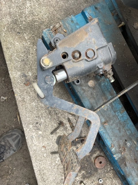 Pompa hamulcowa john deere L110195 - Peças de freio por Máquina agrícola: foto 1 Pompa hamulcowa john deere L110195 - Peças de freio por Máquina agrícola: foto 1