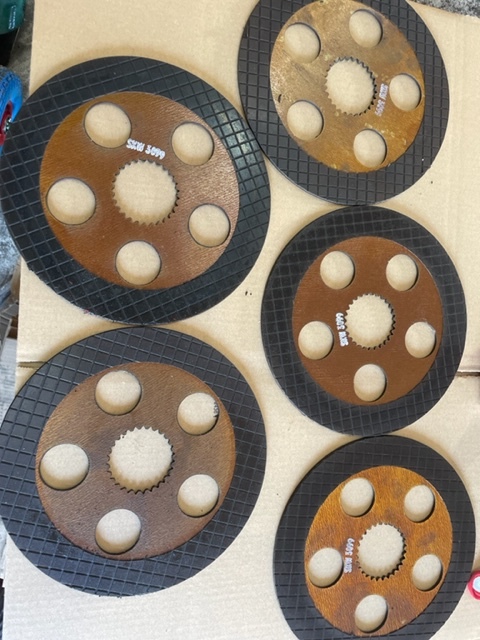 Valtra t140 - t190 tarcze hamulcowe - Disco de freio por Máquina agrícola: foto 1 Valtra t140 - t190 tarcze hamulcowe - Disco de freio por Máquina agrícola: foto 1