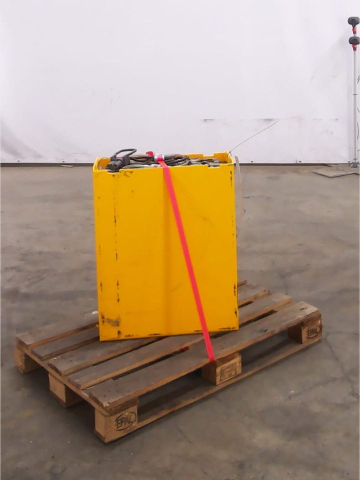 Battery 24V - Bateria automotiva por Equipamento de movimentação: foto 1 Battery 24V - Bateria automotiva por Equipamento de movimentação: foto 1