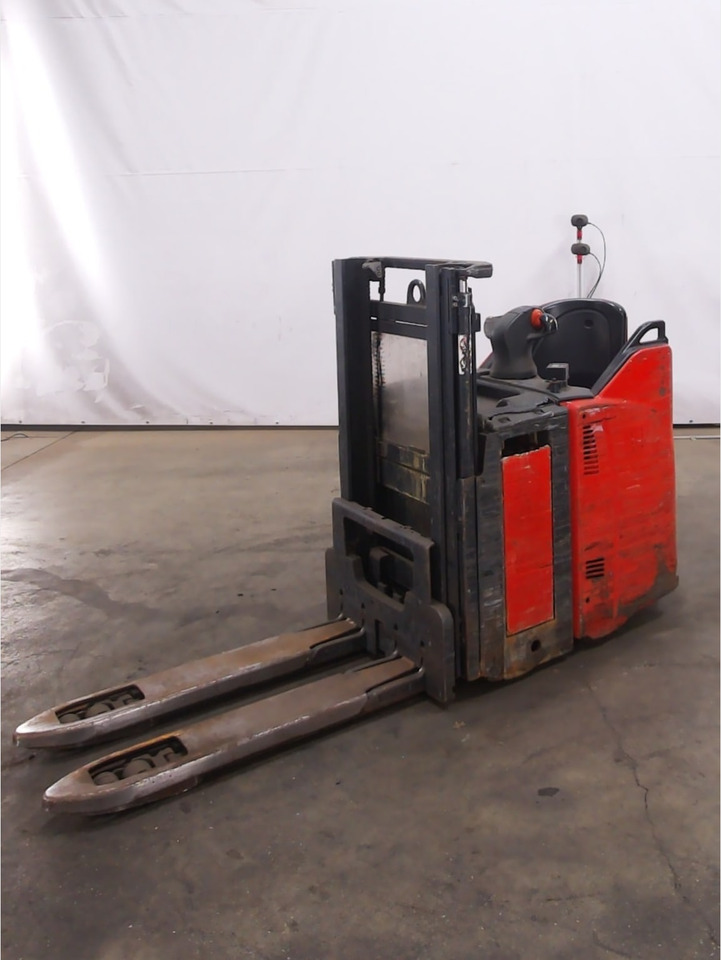 Linde D12P - Stacker: foto 1 Linde D12P - Stacker: foto 1