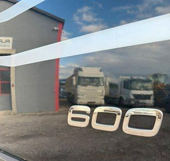 Volvo FH16-600. Euro 5 - Camião de caixa aberta/ Plataforma: foto 3 Volvo FH16-600. Euro 5 - Camião de caixa aberta/ Plataforma: foto 3