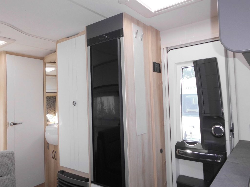 Caravana novo Hobby De Luxe 400 SFe 2025 1500kg. Hobby De Luxe 400 SFe Lagerabverkauf!: foto 7