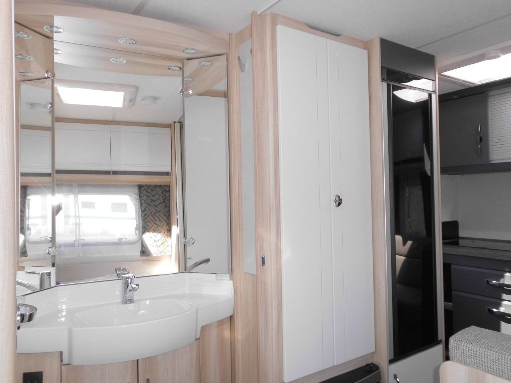 Caravana novo Hobby De Luxe 400 SFe 2025 1500kg. Hobby De Luxe 400 SFe Lagerabverkauf!: foto 14