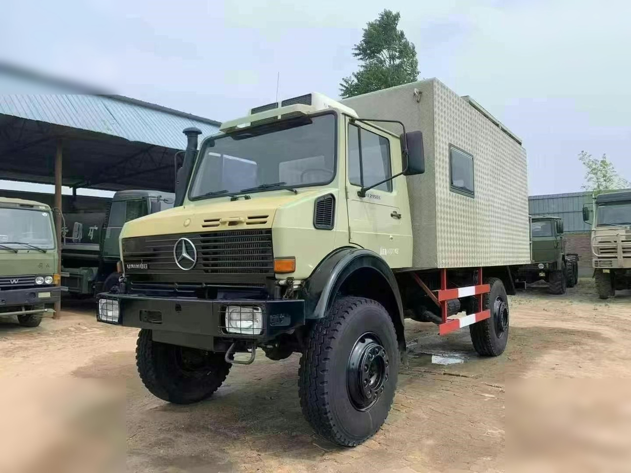 1995 MERCEDES-BENZ UNIMOG 2150 - Camião chassi: foto 1 1995 MERCEDES-BENZ UNIMOG 2150 - Camião chassi: foto 1