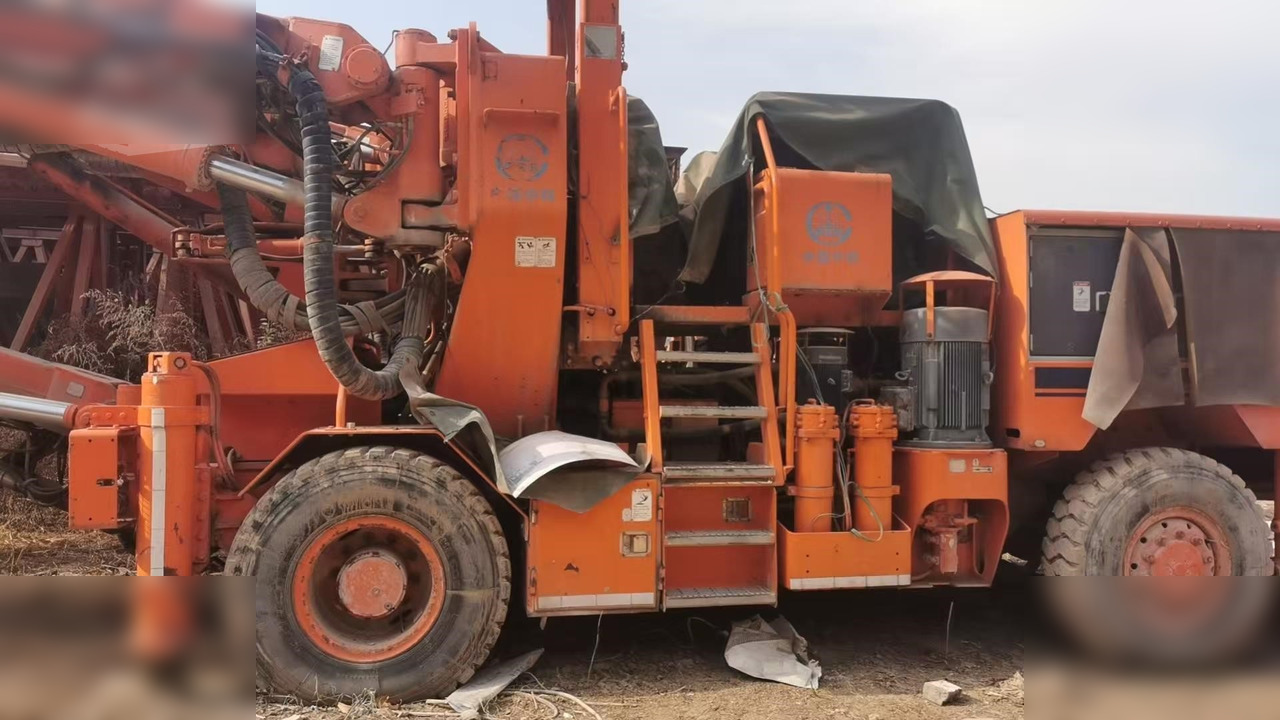 2002 TAMROCK SUPERMATIC 315-150 - Máquina de perfuração direcional: foto 1 2002 TAMROCK SUPERMATIC 315-150 - Máquina de perfuração direcional: foto 1