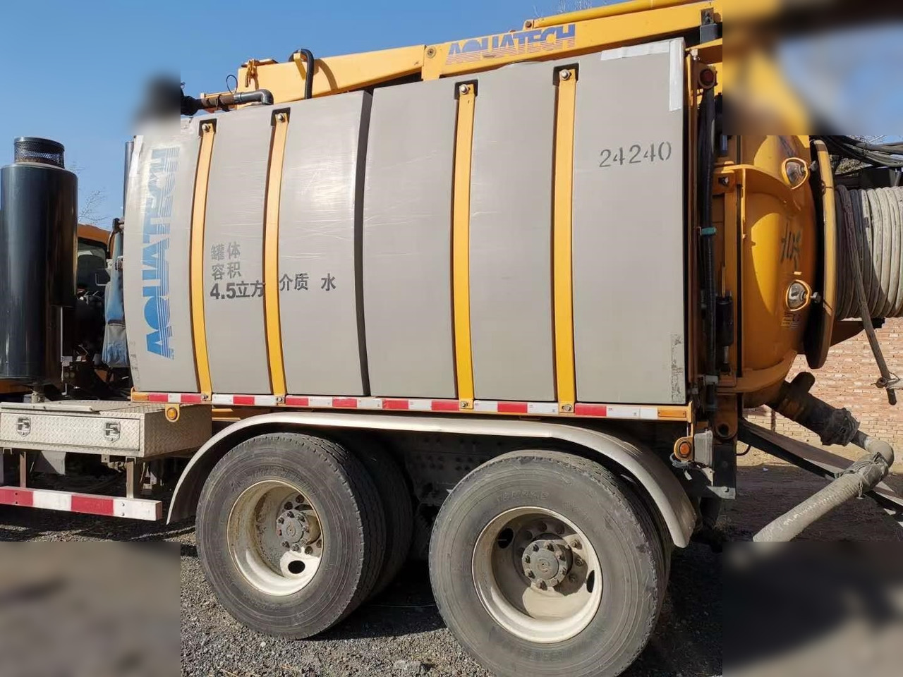 2007 AQUATECH B10 - Caminhão limpa fossa: foto 2 2007 AQUATECH B10 - Caminhão limpa fossa: foto 2