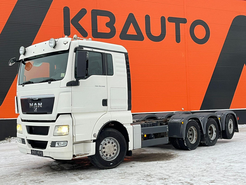 MAN TGX 35.540 8x4*4 9 TON FRONT AXLE / HYDRAULICS / PTO / INTARDER / CHASSIS L=6850 mm - Camião chassi: foto 1 MAN TGX 35.540 8x4*4 9 TON FRONT AXLE / HYDRAULICS / PTO / INTARDER / CHASSIS L=6850 mm - Camião chassi: foto 1