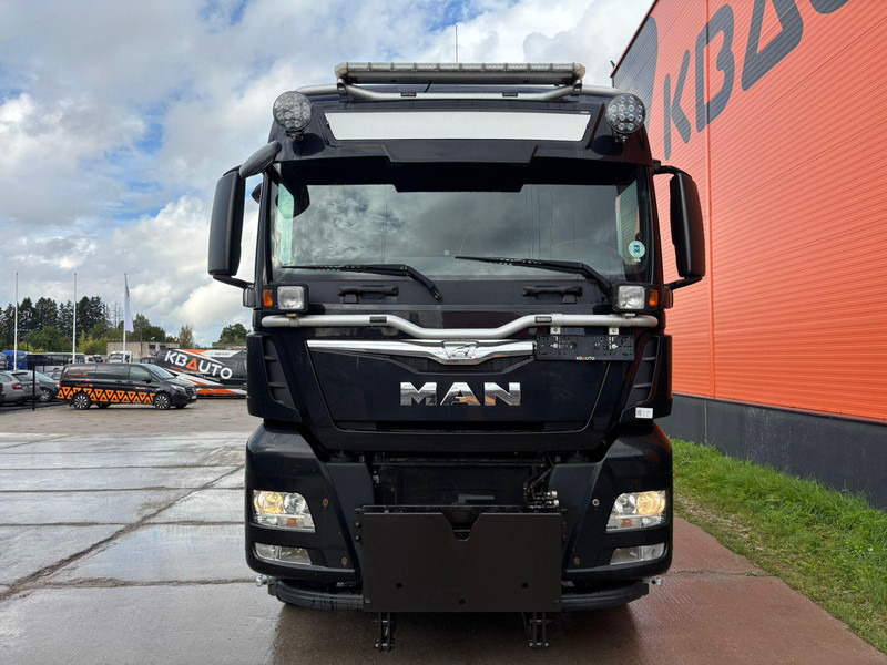 MAN TGX 35.560 8x4*4 LOW MILEAGE ! / INTARDER / JOAB 24 ton / L=5600 mm / SNOW PLOW EQUIPMENT - Camião polibenne: foto 2 MAN TGX 35.560 8x4*4 LOW MILEAGE ! / INTARDER / JOAB 24 ton / L=5600 mm / SNOW PLOW EQUIPMENT - Camião polibenne: foto 2