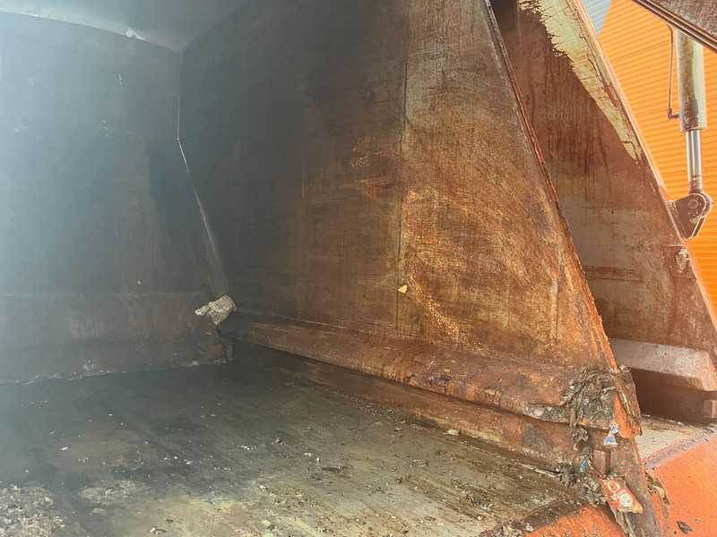 Caminhão de lixo Scania P 320 6x2*4 NTM KG-2K 18 m3: foto 13 Caminhão de lixo Scania P 320 6x2*4 NTM KG-2K 18 m3: foto 13