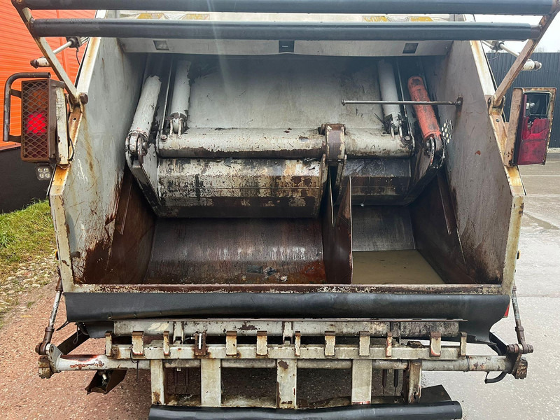 Caminhão de lixo Scania P 320 6x2*4 NTM KG-2K 18 m3: foto 12 Caminhão de lixo Scania P 320 6x2*4 NTM KG-2K 18 m3: foto 12