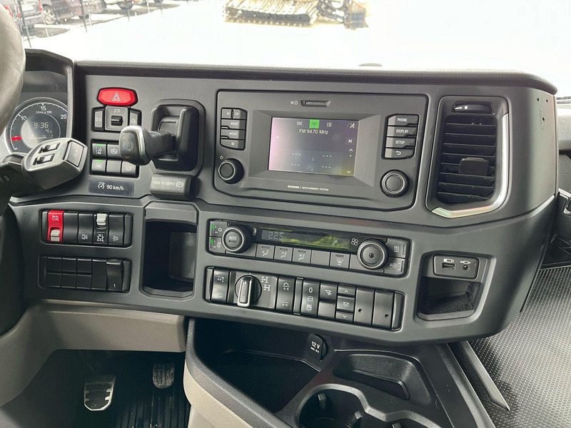 Leasing de Scania R 520 8x4*4 RETARDER Scania R 520 8x4*4 RETARDER: foto 19