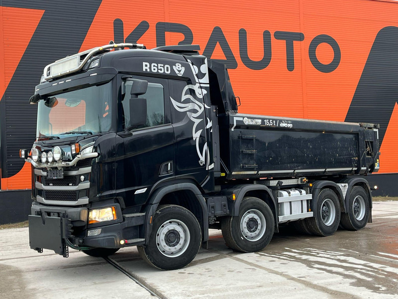 Scania R 650 8x4 FRONT PLOW EQUIPMENT / FULL STEEL / HUB REDUCTION / WEBASTO - Camião basculante: foto 1 Scania R 650 8x4 FRONT PLOW EQUIPMENT / FULL STEEL / HUB REDUCTION / WEBASTO - Camião basculante: foto 1