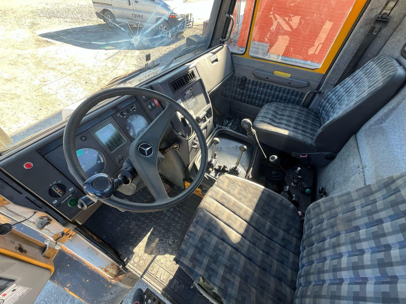 Tractor Mercedes-Benz Unimog U130 4x4: foto 15 Tractor Mercedes-Benz Unimog U130 4x4: foto 15