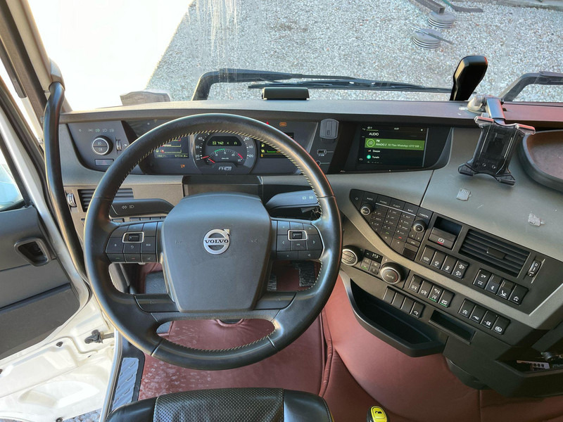Tractor Volvo FH 16 750 6x2 RETARDER / HYDRAULICS / DOUBLE BOGIE / FULL AIR / ADR / GLOBE XL: foto 14
