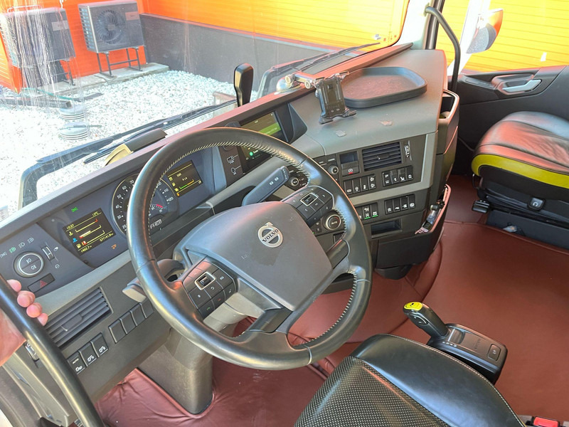 Tractor Volvo FH 16 750 6x2 RETARDER / HYDRAULICS / DOUBLE BOGIE / FULL AIR / ADR / GLOBE XL: foto 13