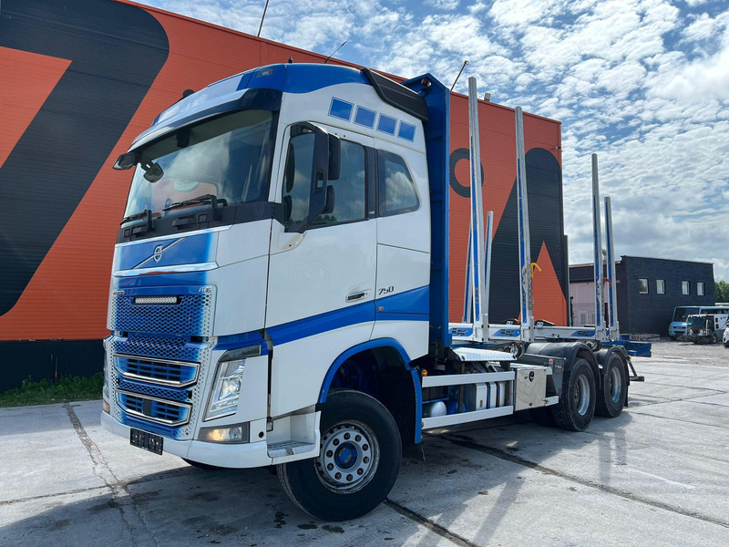 Volvo FH 16 750 6x4 HYDRAULICS - Camião de transporte de madeira, Camião grua: foto 1 Volvo FH 16 750 6x4 HYDRAULICS - Camião de transporte de madeira, Camião grua: foto 1